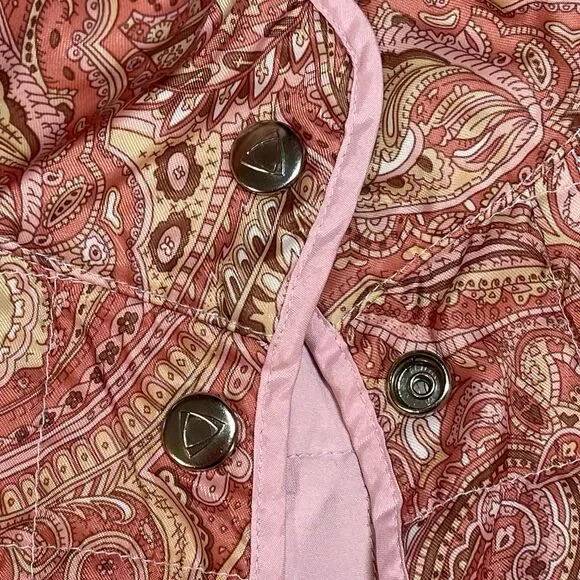 Liz Claiborne | Reversible Quilted Coat in Pink and Paisley | Medium - Picture 6 of 9